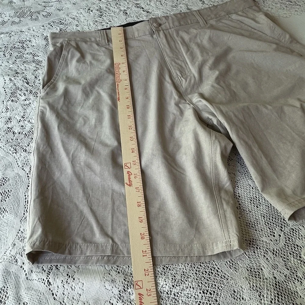 Burnside Men's Tan Shorts Flat Front Button Closure Slash Pockets Size 40